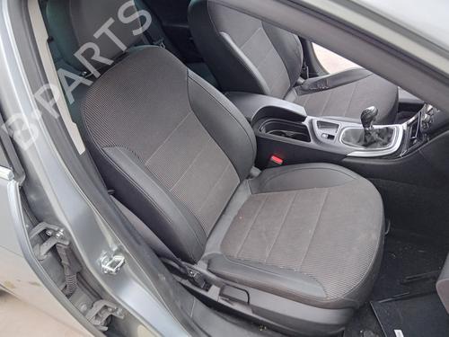 Used Right front seat OPEL INSIGNIA A Sports Tourer (G09) 2.0 CDTI (35) (110 hp) 29851644