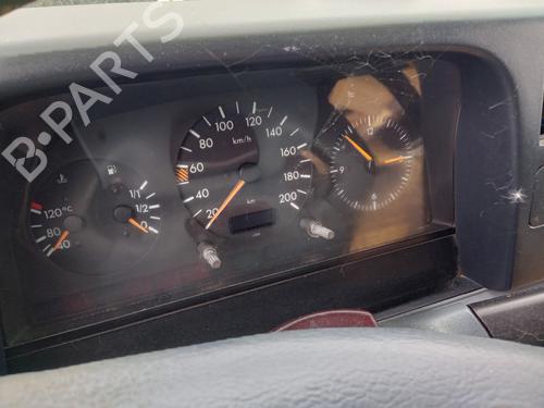 Used Instrument cluster Instrument cluster MERCEDES-BENZ SPRINTER 2-t Van (B901, B902) 208 D (901.361, 901.362, 902.361, 902.362) (79 hp) 40122159 40122159