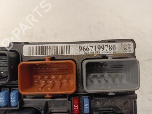 Used Fuse box Fuse box CITROËN C3 II (SC_) 1.6 HDi (92 hp) 33806025 33806025