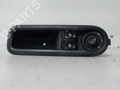 Used Left front window switch RENAULT CLIO III (BR0/1, CR0/1) 1.5 dCi (BR17, CR17) (86 hp) 30689841