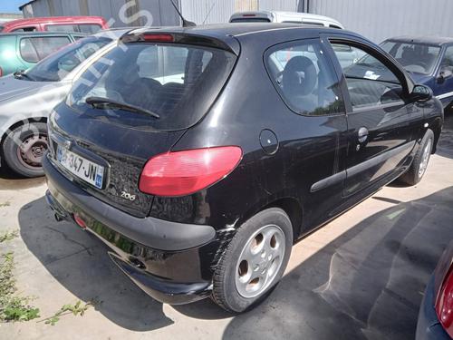 Used Right taillight PEUGEOT 206 Hatchback (2A/C) 1.4 i (75 hp) 26984706