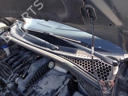 Used Front windshield wiper arm CITROËN C3 II (SC_) 1.2 VTi 82 (82 hp) 26989422