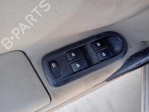 Used Left front window switch RENAULT MEGANE II (BM0/1_, CM0/1_) 1.5 dCi (BM1E, CM1E) (106 hp) 27008956