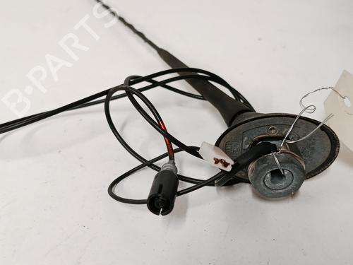Used Antenna/Base Antenna/Base RENAULT CLIO III (BR0/1, CR0/1) 1.5 dCi (C/BR0G, C/BR1G) (68 hp) 35779702 35779702