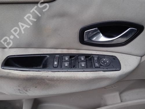 Venstre fortil elrude kontakt RENAULT SCÉNIC III (JZ0/1_) 1.5 dCi (110 hp) 32169677