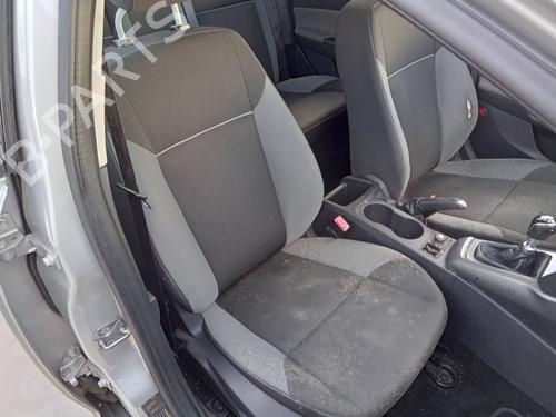 Used Seat buckle FORD FOCUS III 1.6 TDCi (115 hp) 27001166