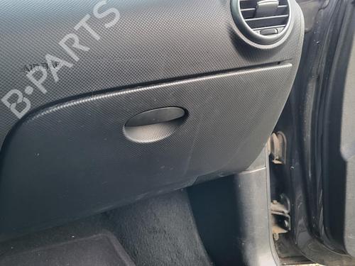 Used Glove box SEAT LEON (1P1) 1.9 TDI (105 hp) 26994501