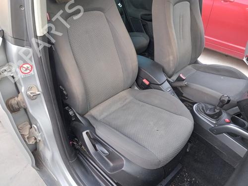 Højre fortil seleforstrammer SEAT ALTEA XL (5P5, 5P8) 2.0 TDI 16V (140 hp) 27001055