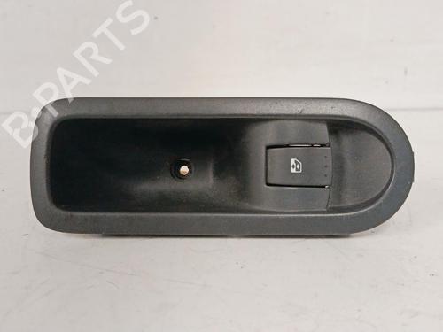 Mando elevalunas delantera derecho Mando elevalunas delantera derecho RENAULT MEGANE II (BM0/1_, CM0/1_) 1.5 dCi (BM1E, CM1E) (106 hp) 36817971 36817971
