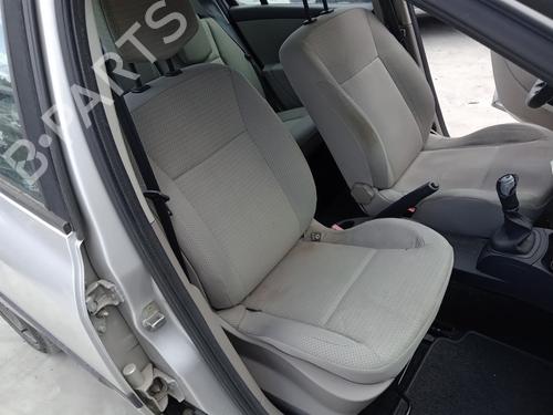 Used Right front seat RENAULT CLIO III (BR0/1, CR0/1) 1.2 16V (BR02, BR0J, BR11, CR02, CR0J, CR11) (75 hp) 30328809