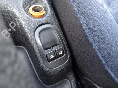 Used Left front window switch Left front window switch PEUGEOT 206 Hatchback (2A/C) 1.1 i (60 hp) 33118736 33118736