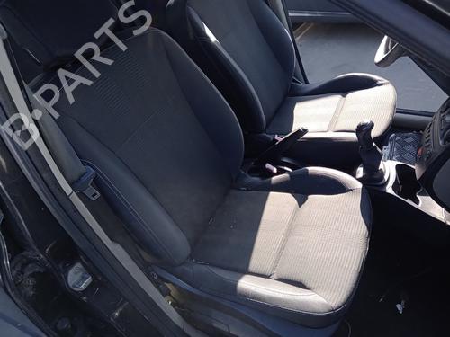 Used Seat buckle RENAULT CLIO III (BR0/1, CR0/1) 1.5 dCi (BR17, CR17) (86 hp) 27017828