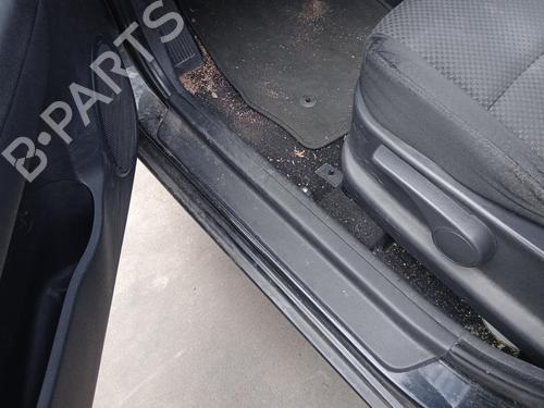 Estribo/Talonera Estribo/Talonera HYUNDAI i30 (FD) 1.6 CRDi (90 hp) 34168181 34168181