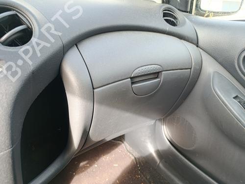 Guantera Guantera TOYOTA YARIS (_P1_) [1999-2005] 36437798 36437798