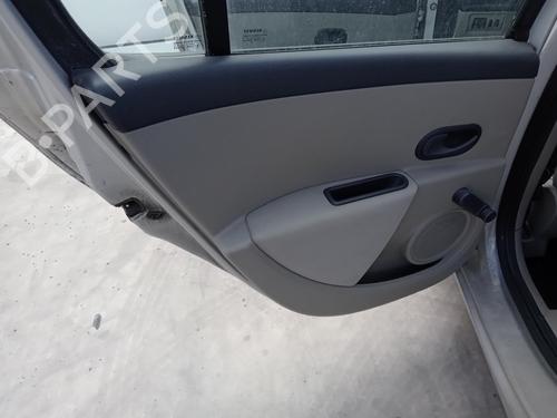 Używane Klamka wewnętrzna drzwi tylnych lewych RENAULT CLIO III (BR0/1, CR0/1) 1.2 16V (BR02, BR0J, BR11, CR02, CR0J, CR11) (75 hp) 27295076