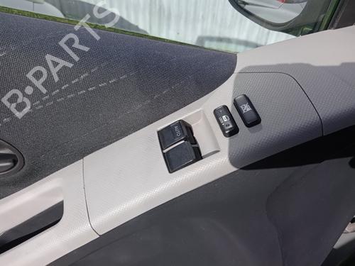 Used Left front window switch Left front window switch TOYOTA YARIS (_P9_) 1.4 D-4D (NLP90_, NLP90R) (90 hp) 32777348 32777348