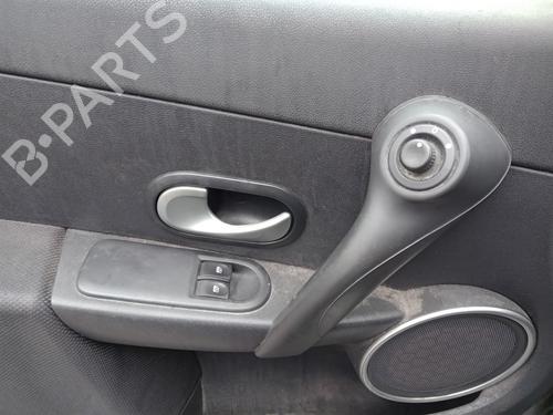 left-front-window-switch-renault-clio-iii-br01-cr01-2005-2006-2007-2008-2009-2010-2011-2012-2013-2014-32188480 main image