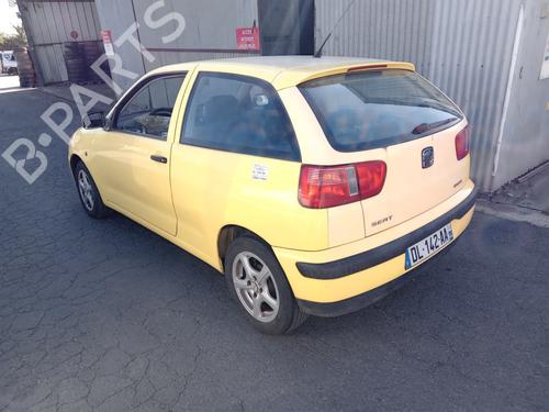 Feu de coffre gauche SEAT IBIZA II (6K1) 1.4 i (60 hp) 27434626