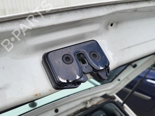 Used Tailgate lock VW POLO (6N2) 1.4 16V (75 hp) 26981574