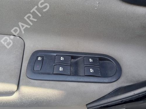 Used Left front window switch Left front window switch RENAULT MEGANE II Estate (KM0/1_) 1.5 dCi (KM16, KM1E) (106 hp) 33546224 33546224