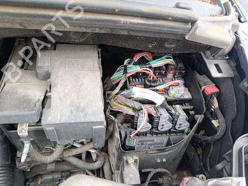 Used Fuse box Fuse box 38924650 38924650