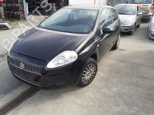 Used Left front door FIAT GRANDE PUNTO (199_) 1.3 D Multijet (75 hp) 27010760