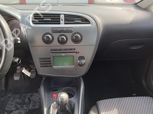 Used Radio SEAT LEON (1P1) 1.9 TDI (105 hp) 27025027