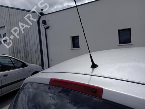 Used Third brake light RENAULT CLIO III (BR0/1, CR0/1) 1.2 16V (BR02, BR0J, BR11, CR02, CR0J, CR11) (75 hp) 30328790