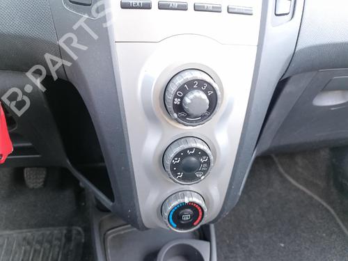 climate-control-toyota-yaris-_p9_-2005-2006-2007-2008-2009-2010-2011-2012-2013-2014-36673698 main image