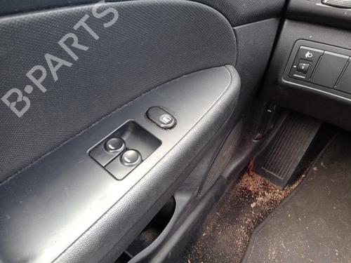 Used Left front window switch Left front window switch HYUNDAI i30 (FD) 1.6 CRDi (90 hp) 34168134 34168134