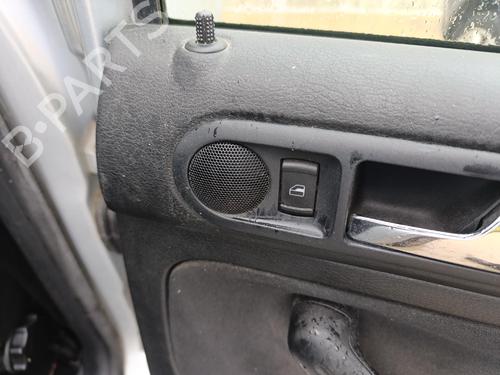 Højre bagtil elrude kontakt Højre bagtil elrude kontakt VW GOLF IV (1J1) 1.4 16V (75 hp) 39583724 39583724