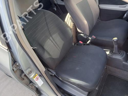Used Right front seat Right front seat TOYOTA YARIS (_P9_) 1.4 D-4D (NLP90_, NLP90R) (90 hp) 32777371 32777371