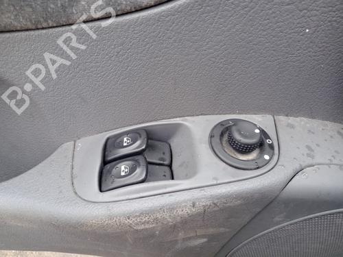 Used Left front window switch Left front window switch RENAULT MEGANE I (BA0/1_) 1.9 dCi (BA05, BA1F) (102 hp) 32413717 32413717