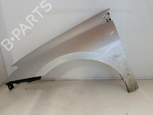 Guarda-lamas esquerdo Guarda-lamas esquerdo RENAULT LAGUNA III Grandtour (KT0/1) 2.0 dCi (KT01, KT08, KT09, KT0K, KT12, KT1D, KT1W) (150 hp) 33635287 33635287