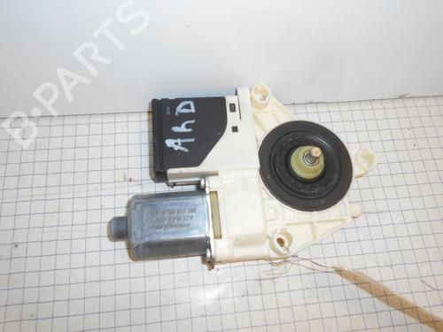 Rudehejsemotor bagstkærm højre RENAULT MEGANE III Grandtour (KZ0/1) 1.5 dCi (KZ09, KZ0D, KZ1G, KZ29, KZ14, KZ1W, KZ10, KZ1F,... (110 hp) 27022447