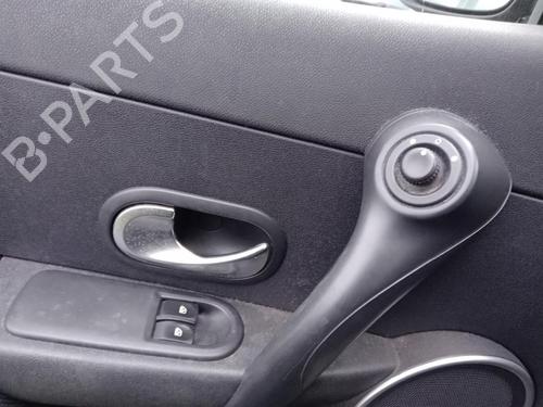 Used Left front window switch RENAULT CLIO III (BR0/1, CR0/1) 1.4 16V (98 hp) 27024647