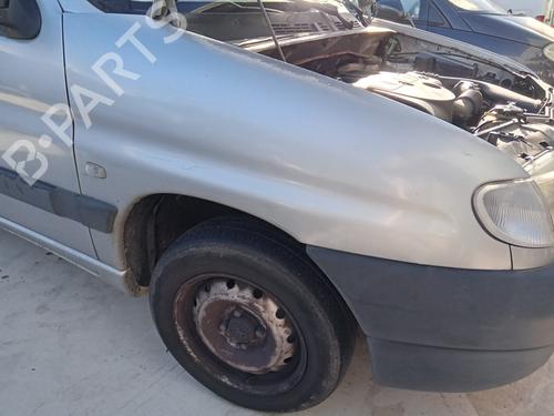 right-front-fenders-peugeot-partner-mpv-5_-g_-1996-33546062 main image