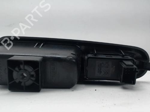 Used Right rear window switch PEUGEOT 5008 (0U_, 0E_) 1.6 HDi (112 hp) 27019994