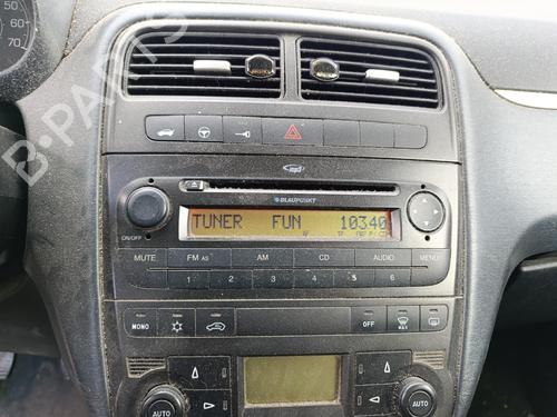 Used Radio Radio FIAT GRANDE PUNTO (199_) 1.4 16V (199BXG1B, 199AXG1B) (95 hp) 39762164 39762164