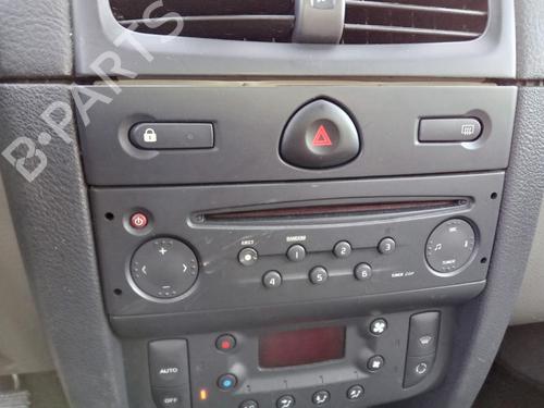 Used Radio Radio RENAULT CLIO II (BB_, CB_) 1.4 16V (B/CB0P, BB13) (98 hp) 32783963 32783963