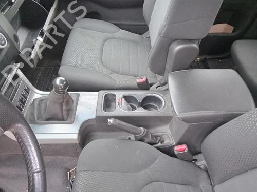 Used Armrest / Center console NISSAN NAVARA NP300 (D40) 2.5 dCi 4WD (D40TT, D40T, D40M, D40BB) (190 hp) 27018101