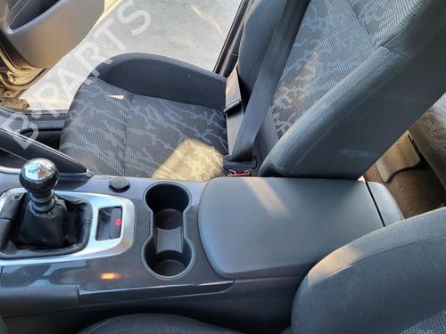 Used Armrest / Center console Armrest / Center console PEUGEOT 3008 I MPV (0U_) 1.6 HDi (114 hp) 26994584 26994584