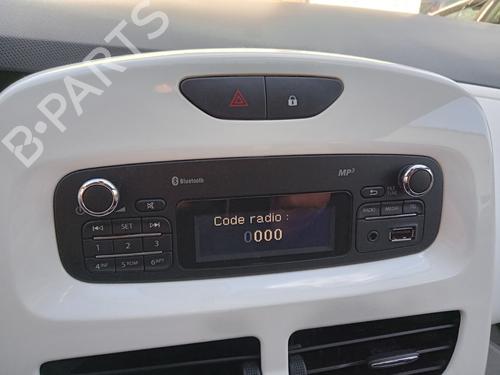 Used Radio RENAULT ZOE (BFM_) ZOE (88 hp) 27012459