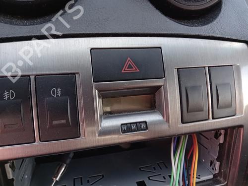Used Warning switch HYUNDAI COUPE II (GK) 1.6 16V (105 hp) 29140555