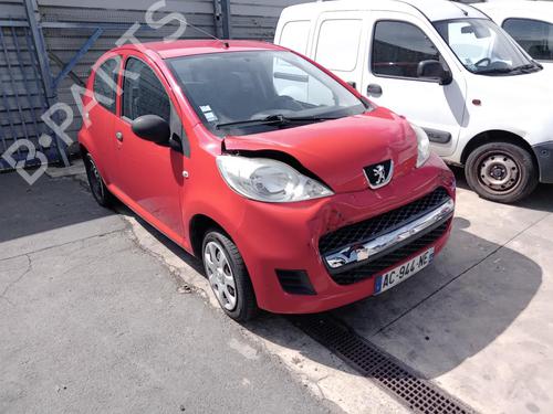 Used Front wiper motor PEUGEOT 107 (PM_, PN_) 1.0 (68 hp) 26995957