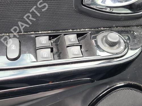 Used Left front window switch RENAULT CLIO IV (BH_) 0.9 TCe 90 (BHNF, BHMA, BHMH, BHJK, BHJR) (90 hp) 26982926