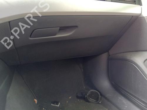 Handskerum AUDI A4 B9 (8W2, 8WC) 2.0 TDI (150 hp) 29202387