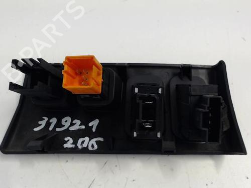 Used Headlight switch PEUGEOT 206 Hatchback (2A/C) 1.4 i (75 hp) 27007050
