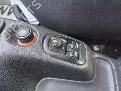 Used Left front window switch Left front window switch PEUGEOT 206 Hatchback (2A/C) 2.0 HDI 90 (90 hp) 27002684 27002684