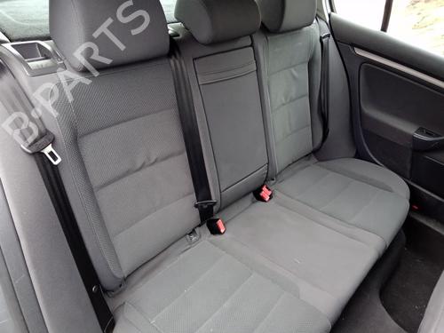 Høyre bak beltestrammer VW GOLF V (1K1) 1.9 TDI (105 hp) 30083905